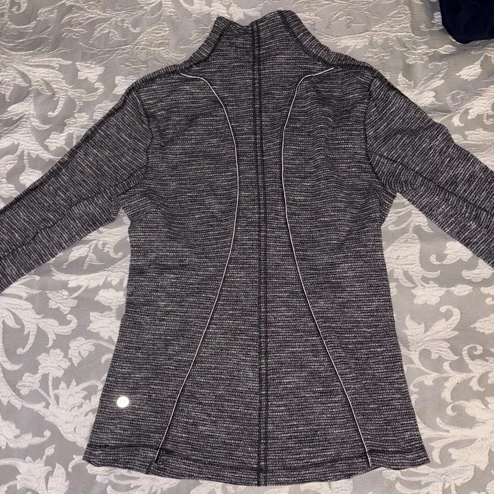 Lululemon Run Briskly Heather Gray Running Pullover Size 6